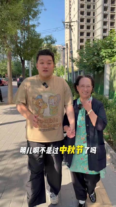 家有儿女小雨开小鹏G9L陪姥姥过中秋
