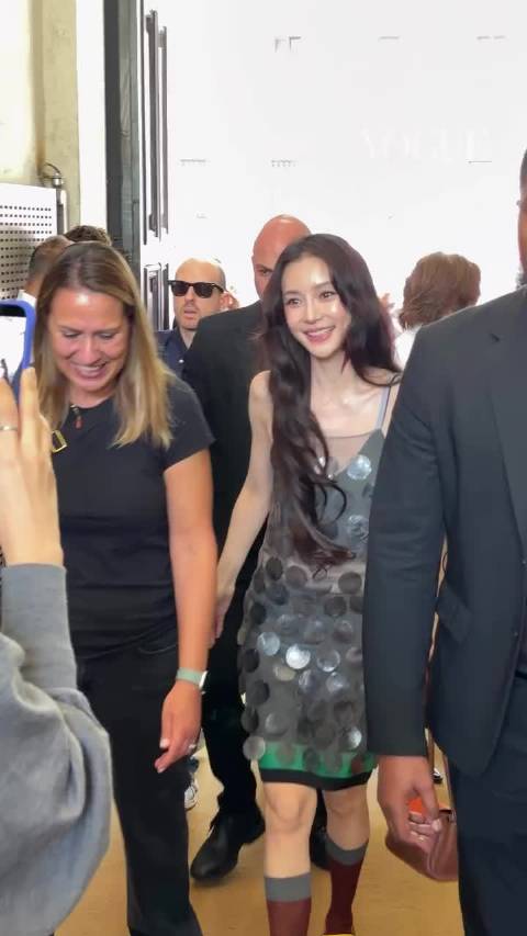 Angelababy 驚喜現身米蘭 Marni 2027 春夏時裝展
