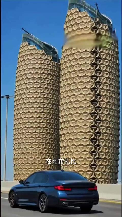 中东土豪这次，玩的是技术，50度沙漠，两栋会动的楼，不是风吹的