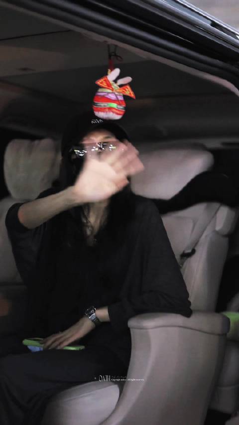 王鸥见停产染眉膏秒变脸，被称最尊重眉毛女星