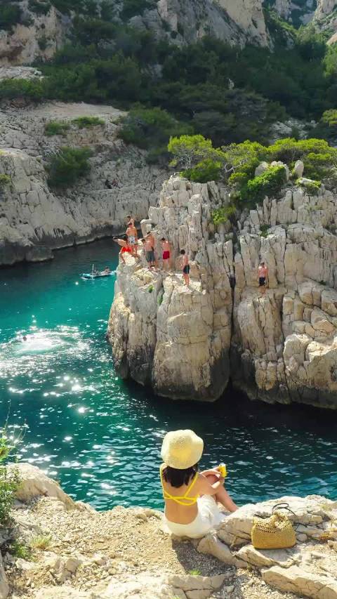 南法海风裹橙花香 蔚蓝海岸阳光慵懒