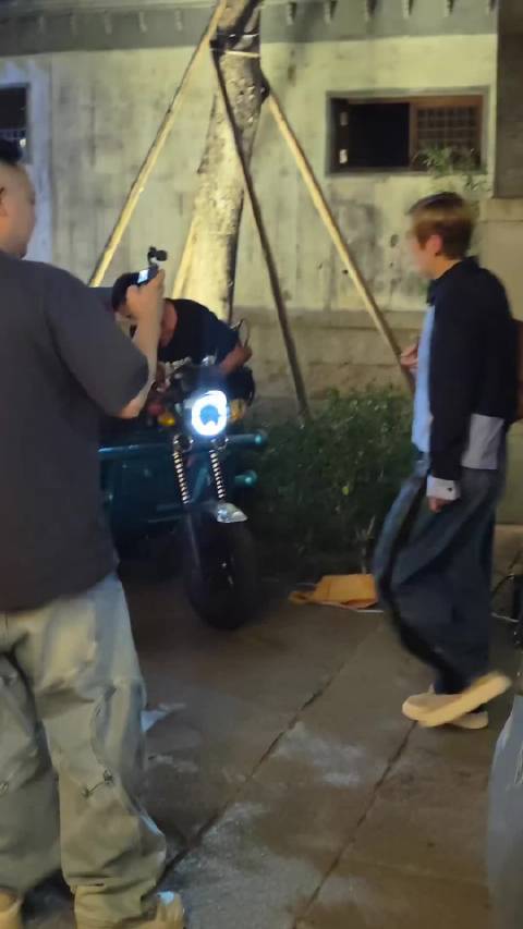 王星越吴君如探班邓为，花少团友情延续