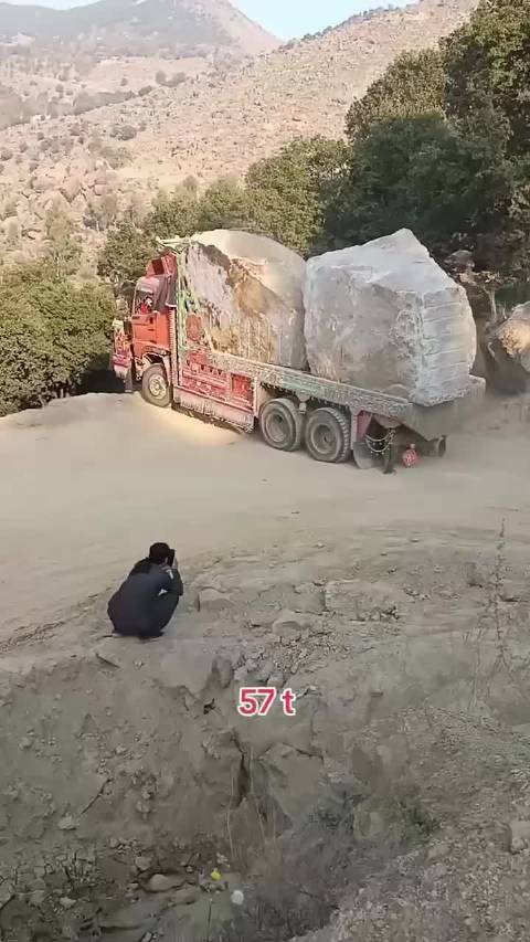 卡车载重57吨被指不实，AI图遭质疑