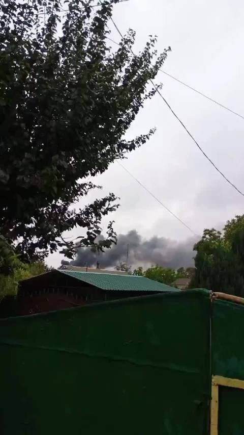 俄军巡飞弹袭击克罗皮夫尼茨基，三辆乌克兰卡车被毁
