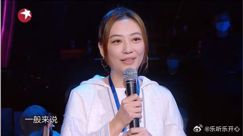 应采儿评论陈小春气质欠打？明明就是高甜撒狗粮！