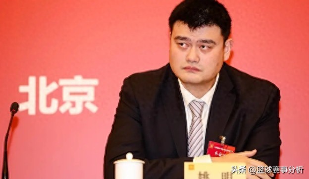 想念姚明！四问中国篮球！男女篮接连翻车，三分危机敲响警钟！