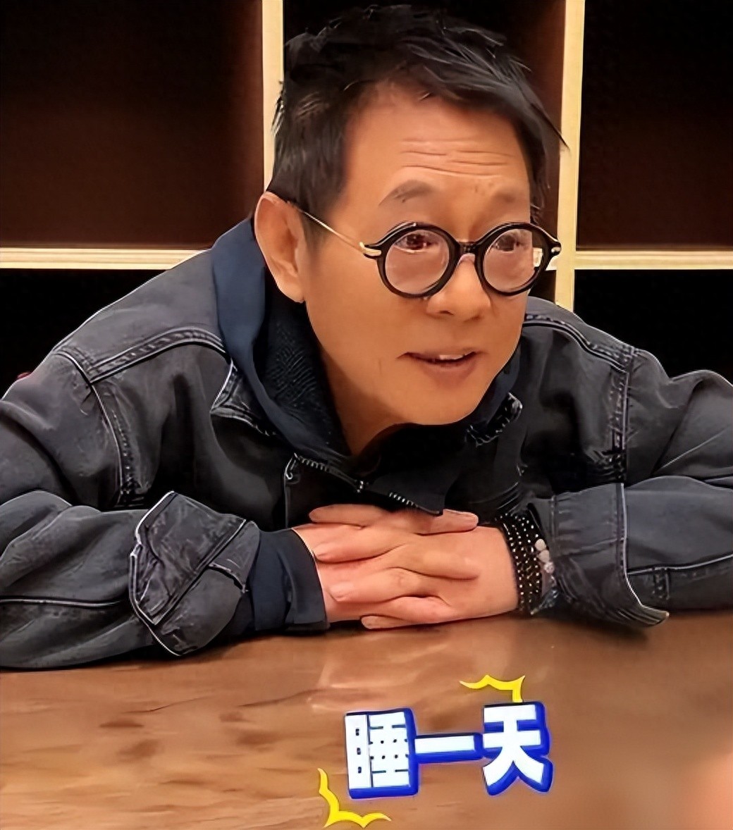 敬一丹离世仅7天，63岁李连杰再传噩耗，自曝双手发麻仅冰山一角