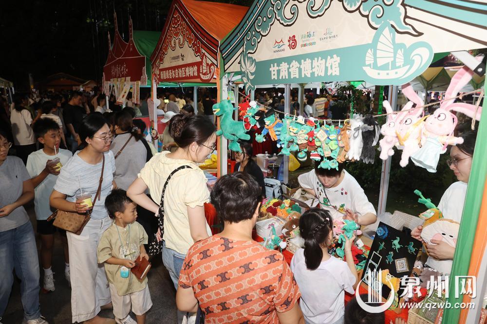 “来泉州，当主角” 全国首个戏曲主题文创市集热闹开市