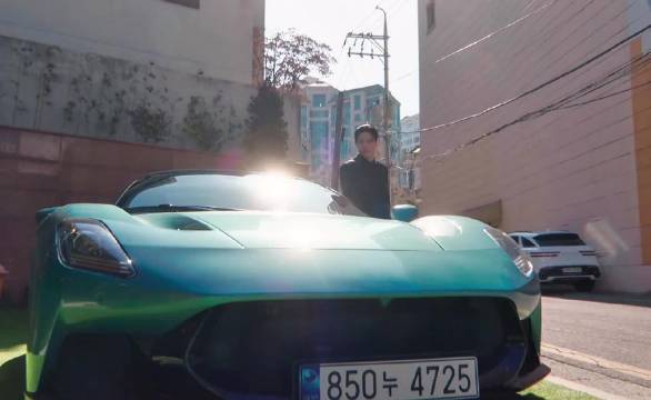 片场遭刁难，男主咖啡车撑腰拉女主上车宣示主权