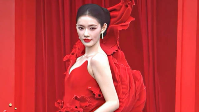 芭莎之夜 林允 红裙灵感来自于红酒