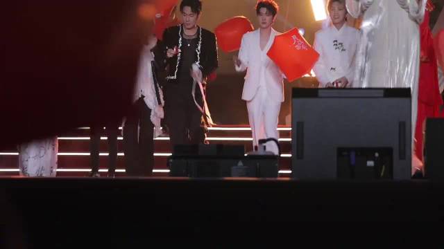 中秋西安大唐芙蓉园星光集结，徐海乔付辛博林依轮同台