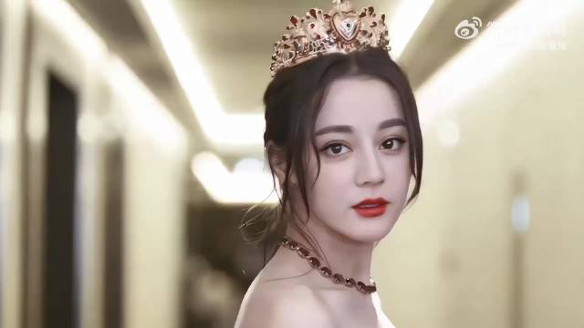 时代美人降临巴黎 期待Dilraba巴黎时装周