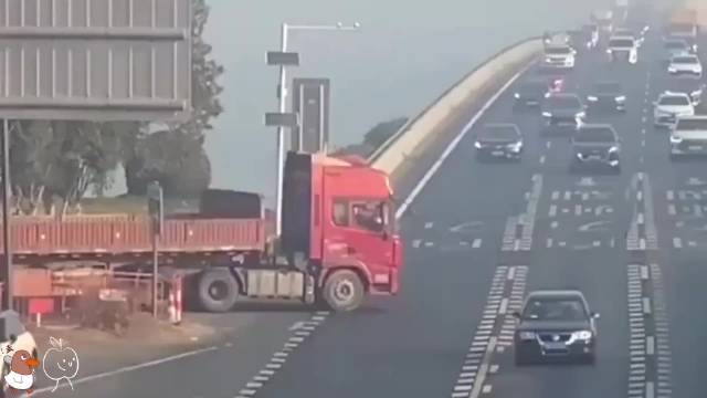 压力大的时候看看这位货车司机