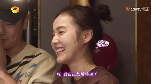 张佳宁为妈妈策划求婚成功，张碧晨造型引朋友笑评