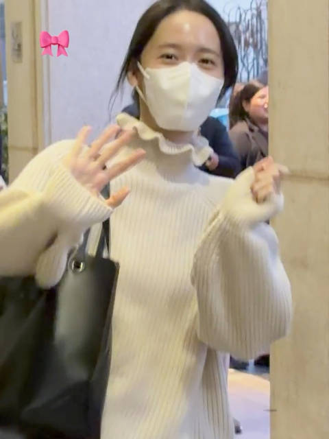 Y 260926 林允儿 Max Mara米兰时装周 饭拍视频一则 Cr:logo