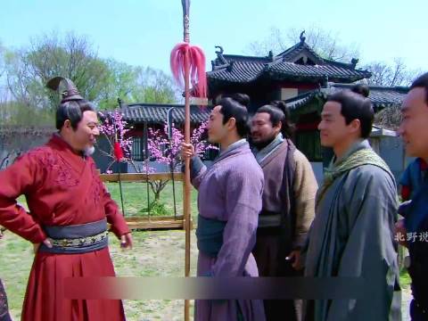 岳飞的师傅周侗有多厉害，他的徒弟个个都是江湖上的猛将，其中岳飞排第一