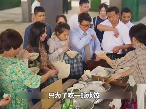 女子为护女持刀对峙混混，反获对方下单二十碗水饺