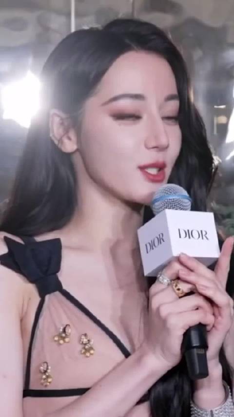 迪丽热巴接受采访