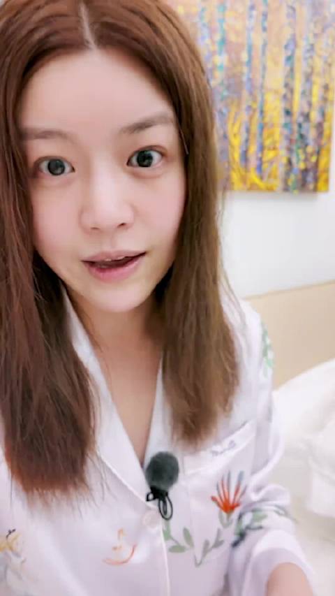 姐姐就是如此真实，睡前就真的是睡前的状态…