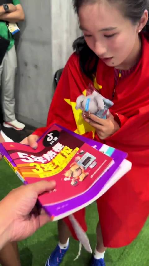 陈妤颉名古屋亚运夺金，收五年高考三年模拟竖大拇指