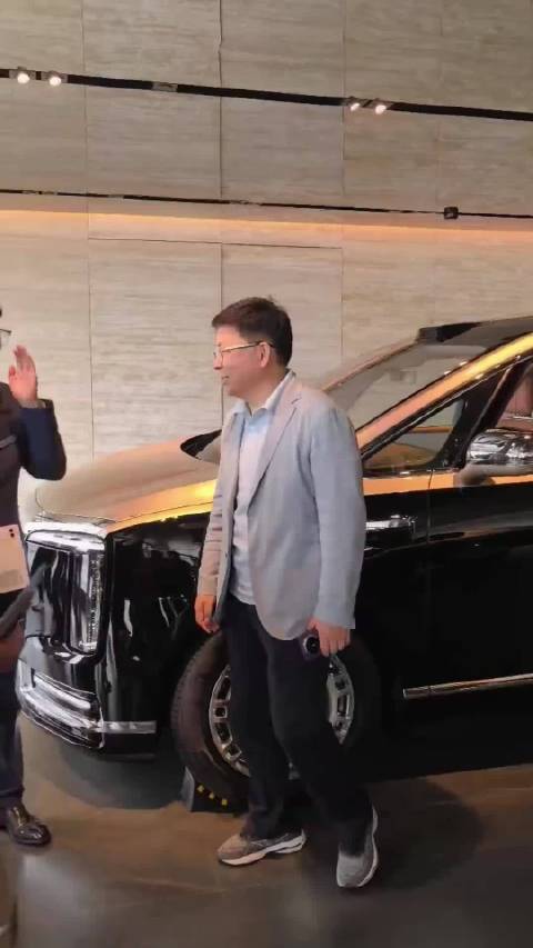 高端用户的终极之车：华为余承东透露鸿蒙智行尊界 SUV 非常非常高端，价格上也非常有诚意