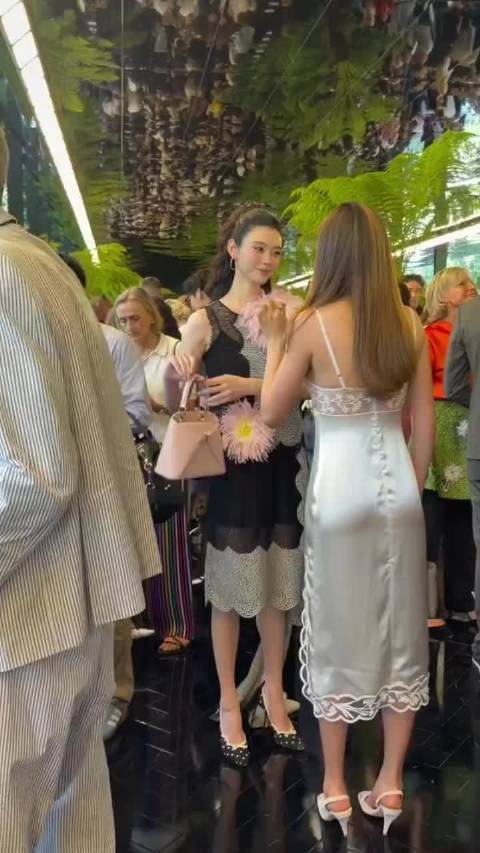 有人说谷爱凌这是穿着“睡衣”参加活动