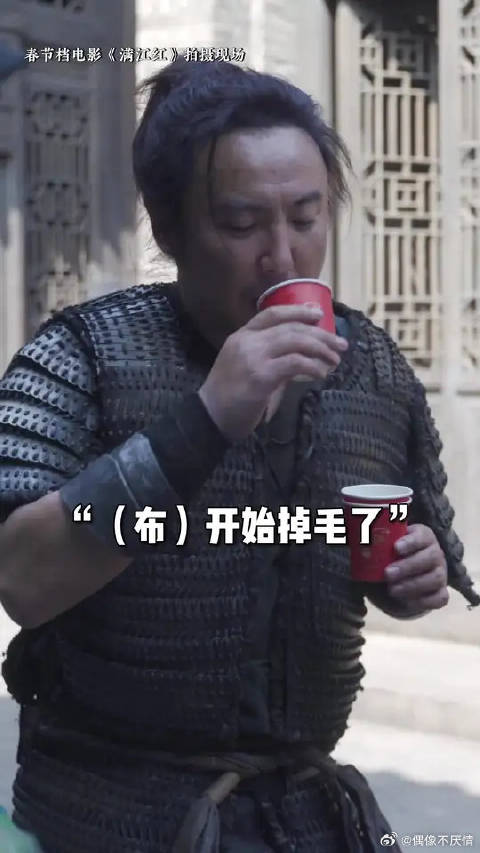 沈腾漱口都这么好笑，梗不落地，都在杯里了