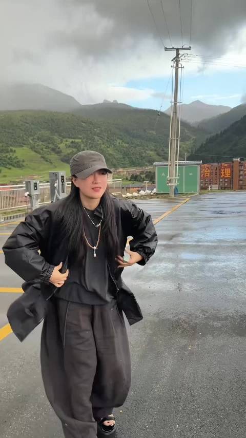 李嘉格回应小肚子，称健康开心就好