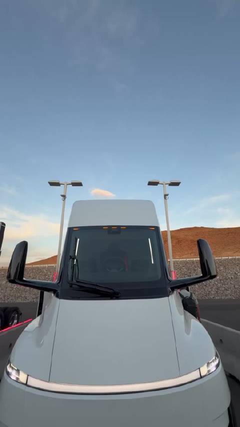 特斯拉Semi充电功率超600kW，开启大规模量产