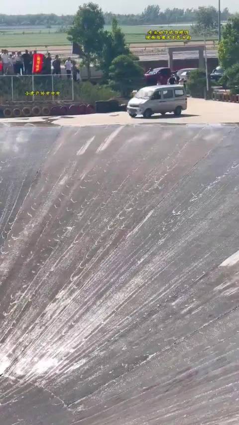 不是，开五菱宏光玩儿这个？！