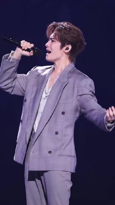 高音一如既往的稳，和声竟然也那么厉害 侯明昊