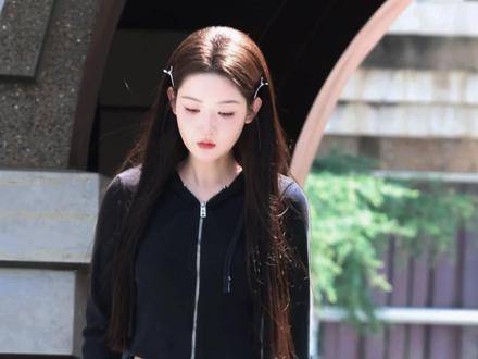 踏着节拍开启职场日常  妆容定格瞬间