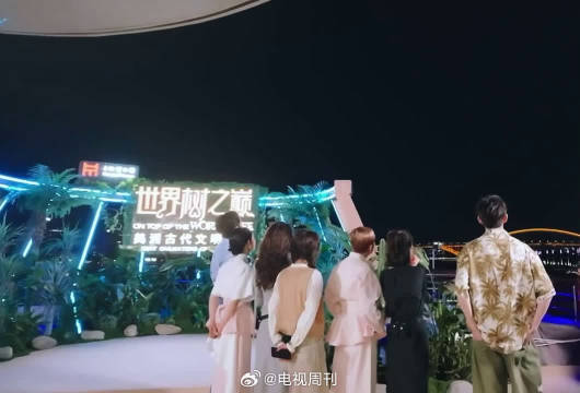 琴声作伴奏，晚风当听众，这一场即兴合唱，是旅途最珍贵的回忆