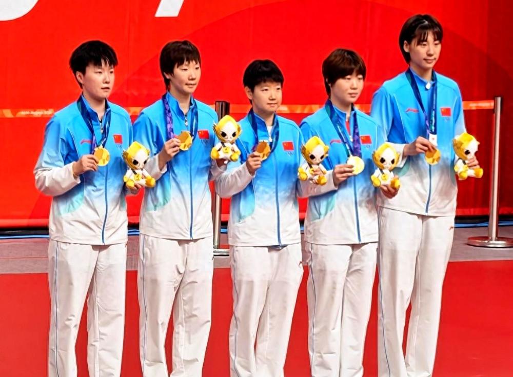 国乒女团3比0横扫日本拿下六连冠，蒯曼这一分，比金牌更让人踏实