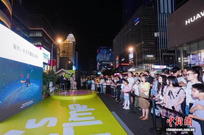 江苏无锡推出“中山路时集” 老城厢焕发新活力 江苏无锡推出“中山路时集” 老城厢焕发新活力