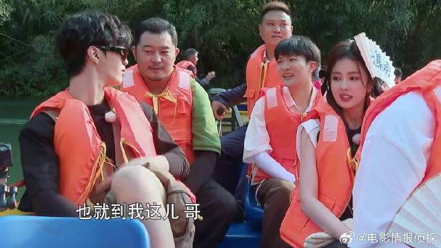 38米水深震惊跑男团 范丞丞却说只到他脖子那，周深：你不会是尼斯湖水怪吧