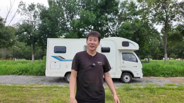 8万多的C型房车，靠谱吗？厨卫卧全都有，高原旅行动力不太给力 ···