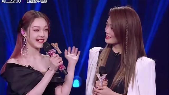 希林娜依·高容祖儿演唱结束，李健谭咏麟评价，太棒了