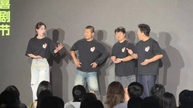 黄渤管乐玩梗闪身步，配合节奏拿捏刚刚好