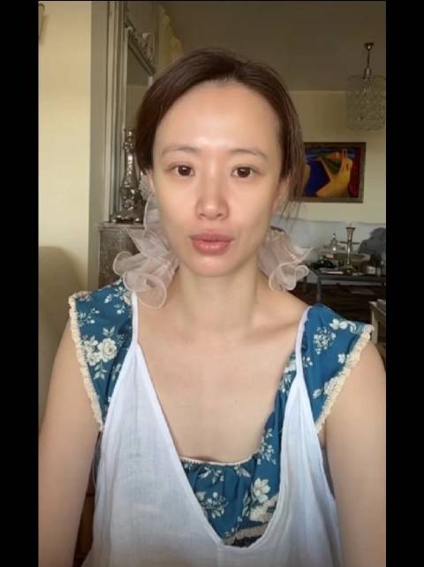 李梦素颜直播好真实自然，松弛感可以说内娱第一