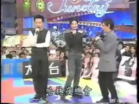 庾澄庆：王菲小姐你好～ 王菲：德行～ 还是那个王菲，扎着马尾，依旧可可爱爱