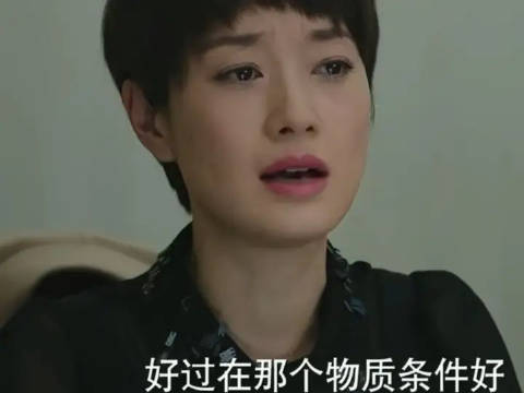 女孩自此眼泪向下 你向上