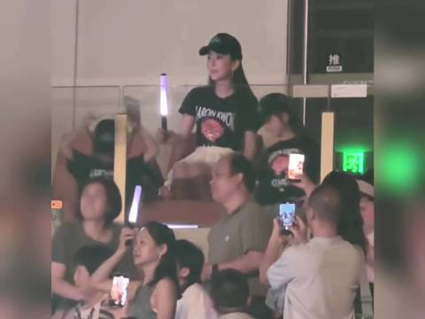 郭富城两个女儿跳鲨鱼舞，7岁小女儿太牛了，松弛又带感天赋异禀