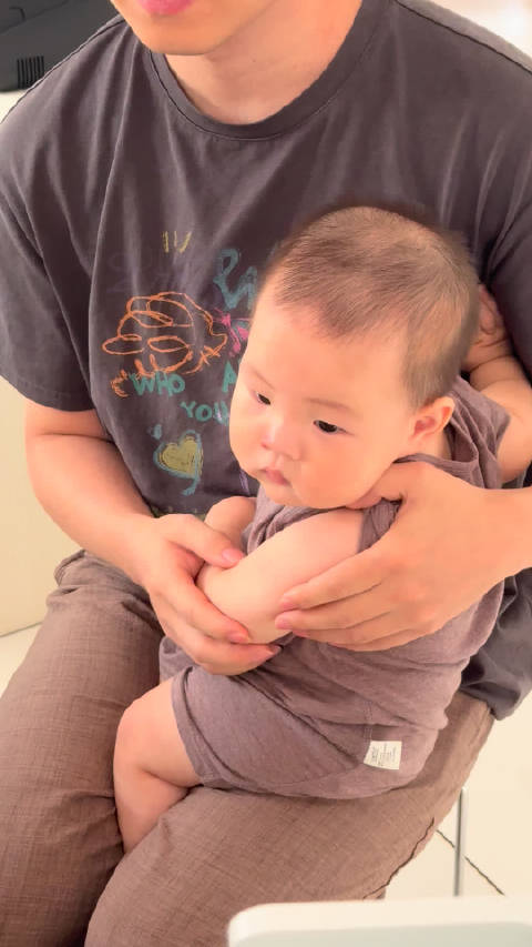 近期可爱乔乔～ 苗王打完一周啦 万幸没反应，甚至没哭 坚强的山东男人！