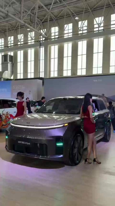 理想L9新悬架，四轮顶起超1吨毫秒级主动熨平路面
