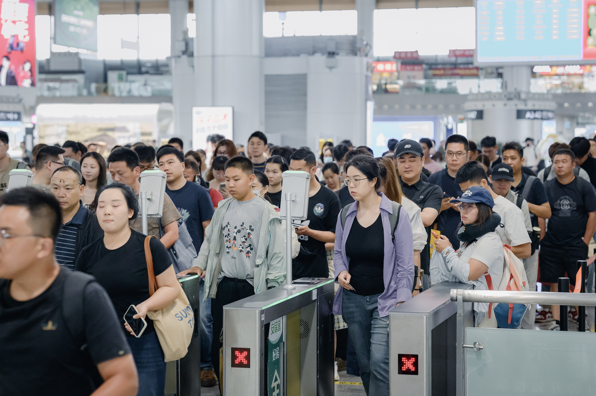 长三角铁路迎中秋假期返程高峰:预发旅客332万人次,去往北京等方向票额较紧 长三角铁路迎中秋假期返程高峰:预发旅客332万人次,去往北京等方向票额较紧