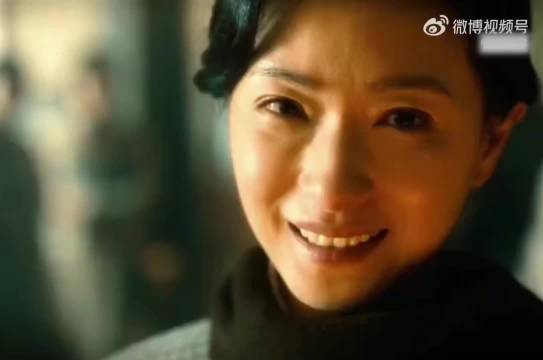万茜直视镜头诠释卑微勇敢无助