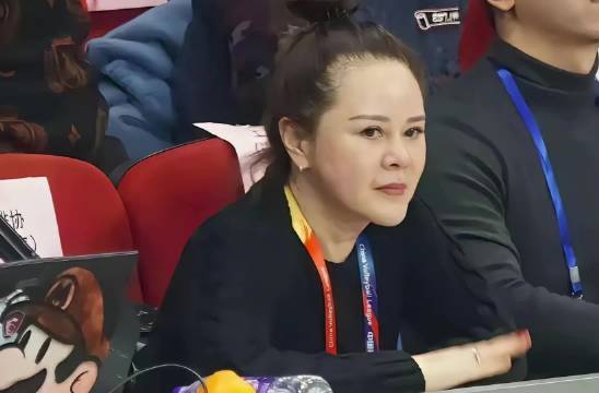 孙俪妈妈邓丽芳赛场生图气场霸气