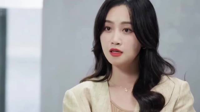 蓝盈莹晒房车视频，化妆洗澡健身俱全床大如套房