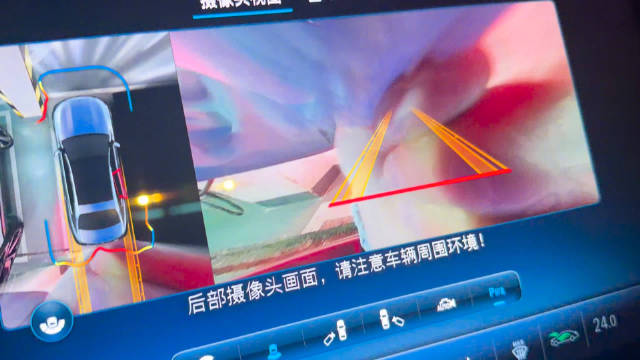 奔驰E级隐藏摄像头起雾，儿子下车擦净